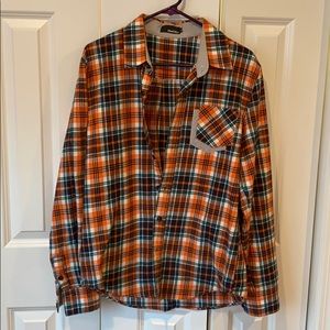 Men’s/unisex flannel with double pocket detail